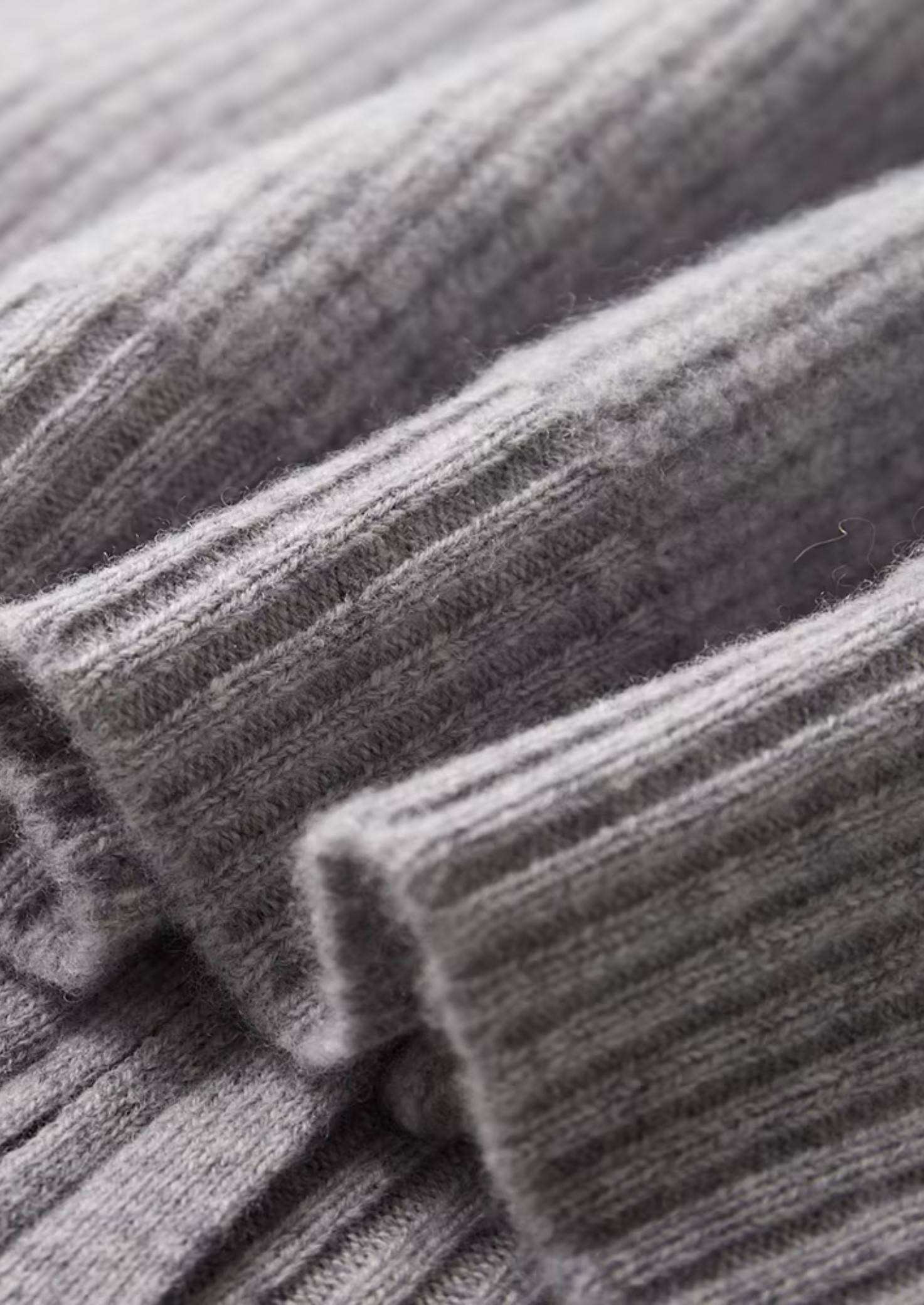 Merino Wool Extra-Fine Ribbed Knit Cardigan