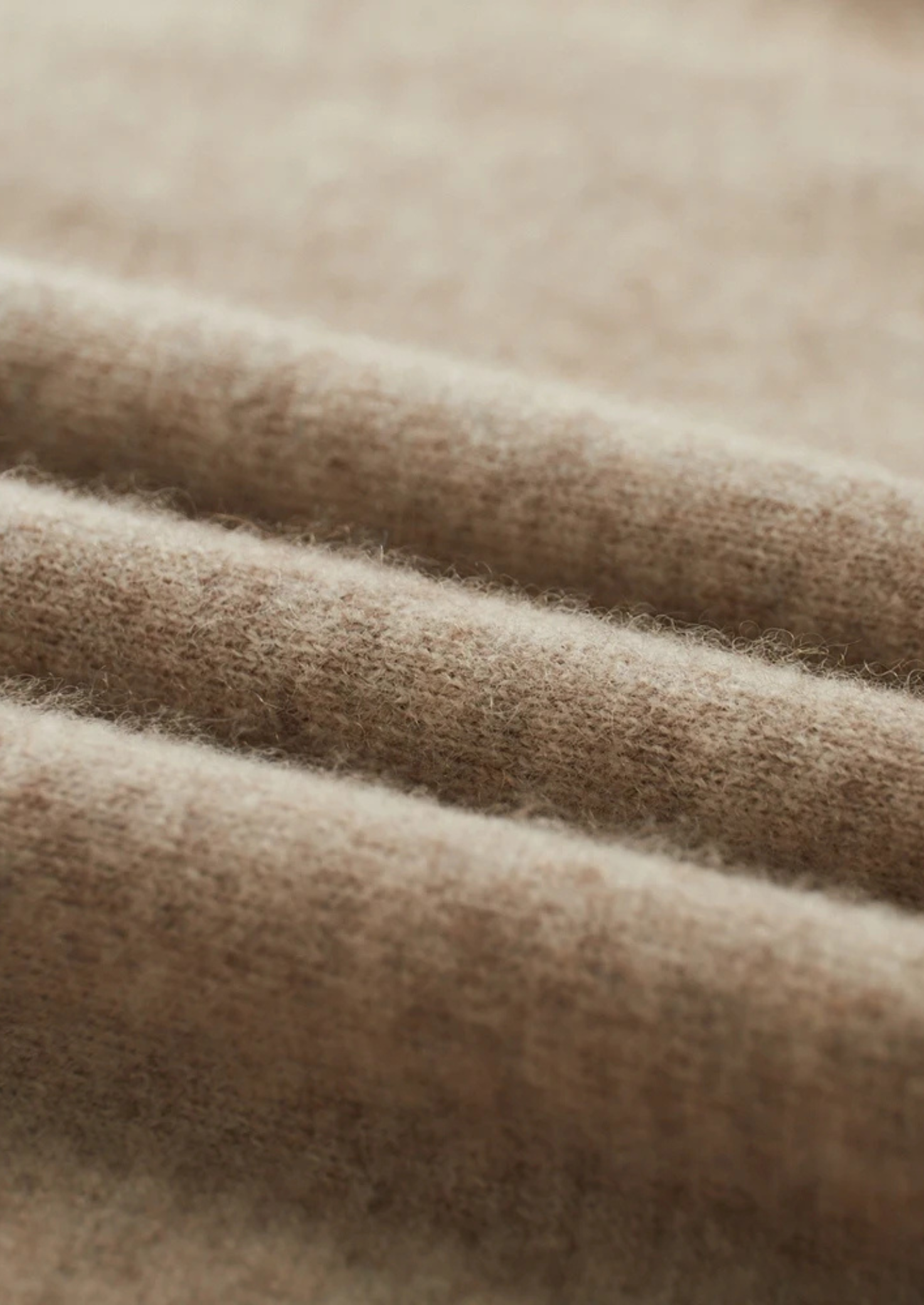 Raglan Mockneck Sweater in Merino Wool