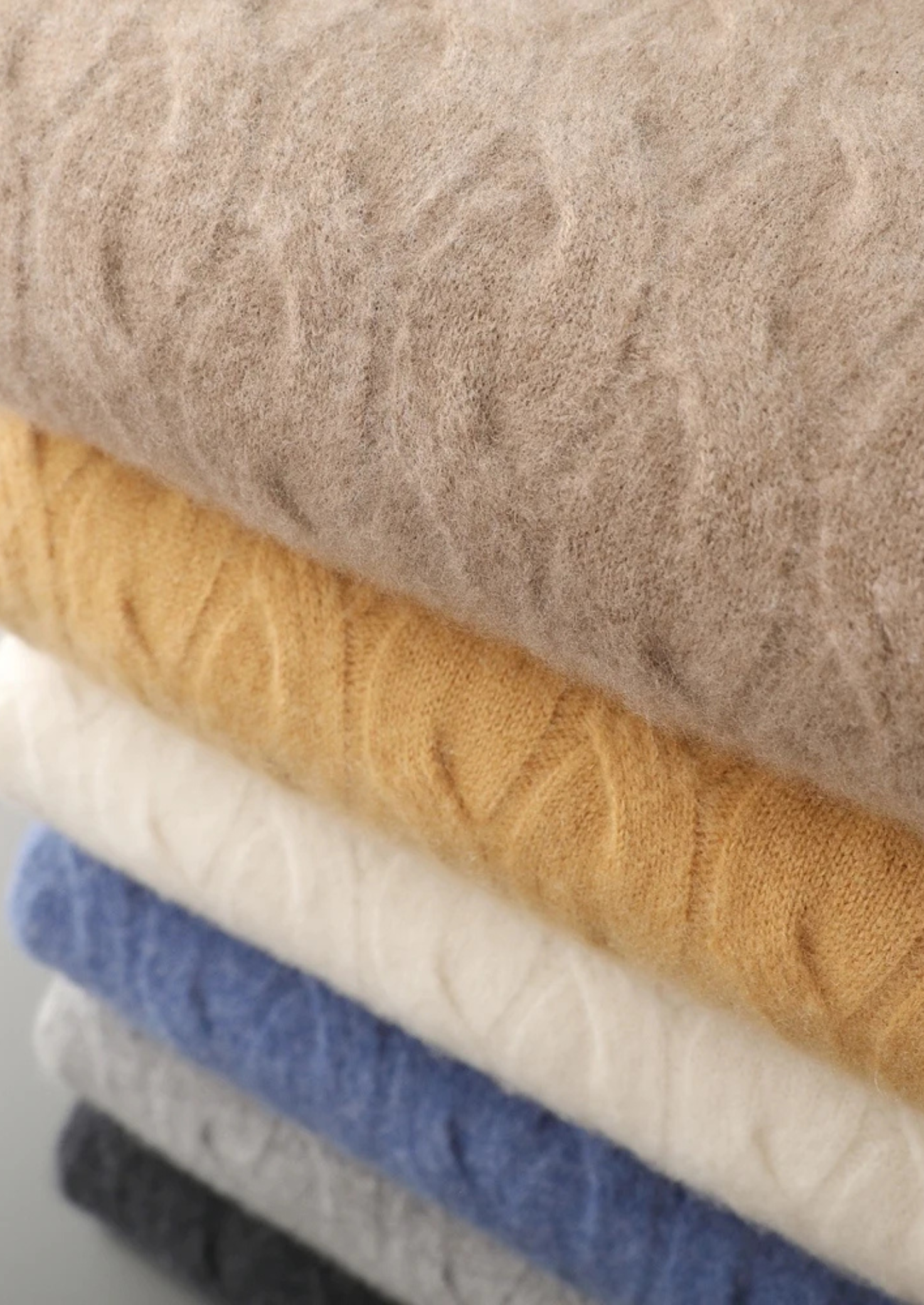 Cable Knit Crewneck in Premium Cashmere