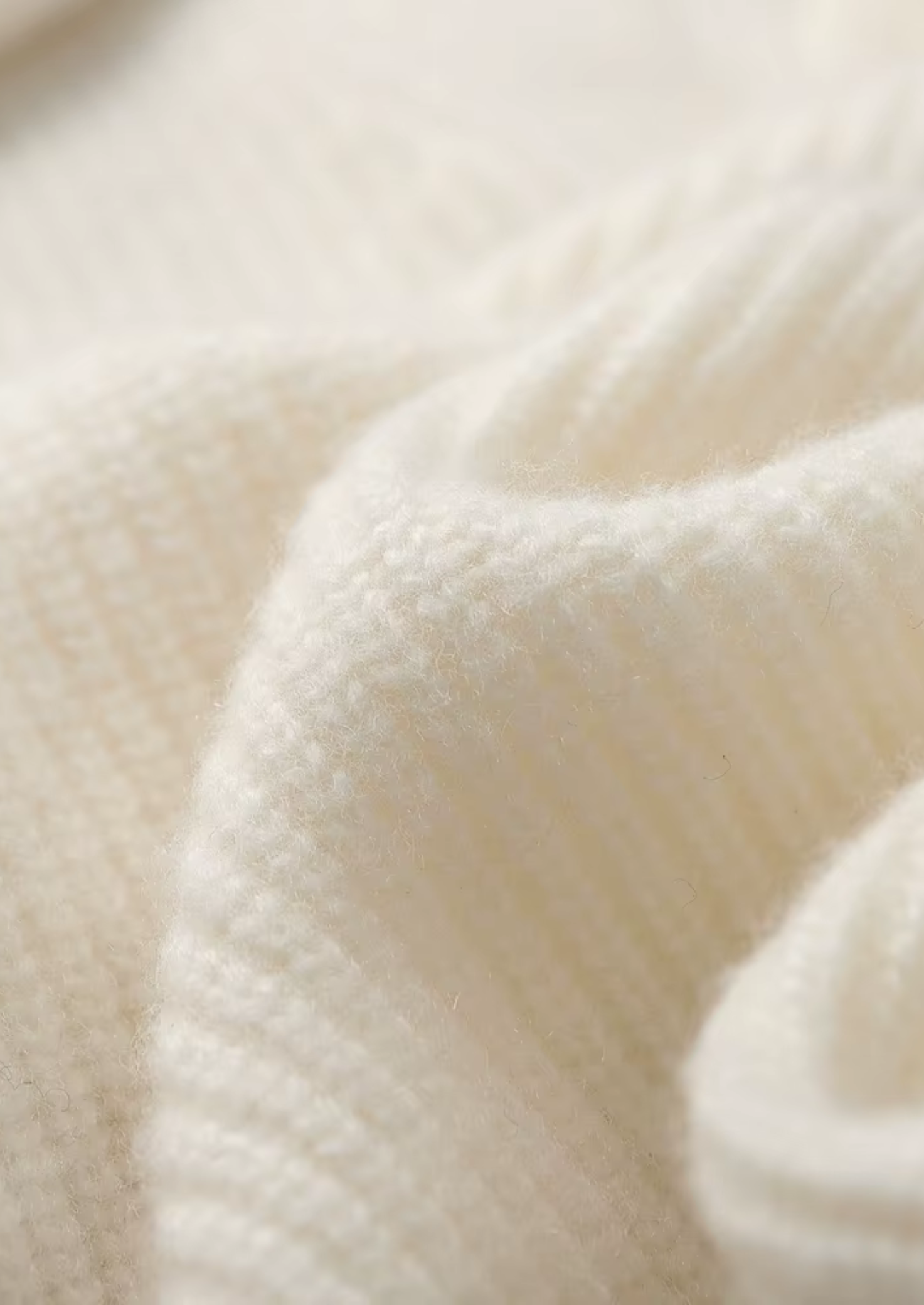 Men’s Ribbed V-Neck Knit Sweater in Cashmere