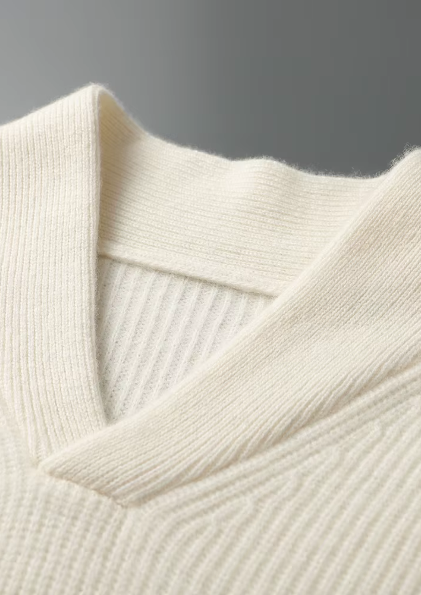 Men’s Ribbed V-Neck Knit Sweater in Cashmere