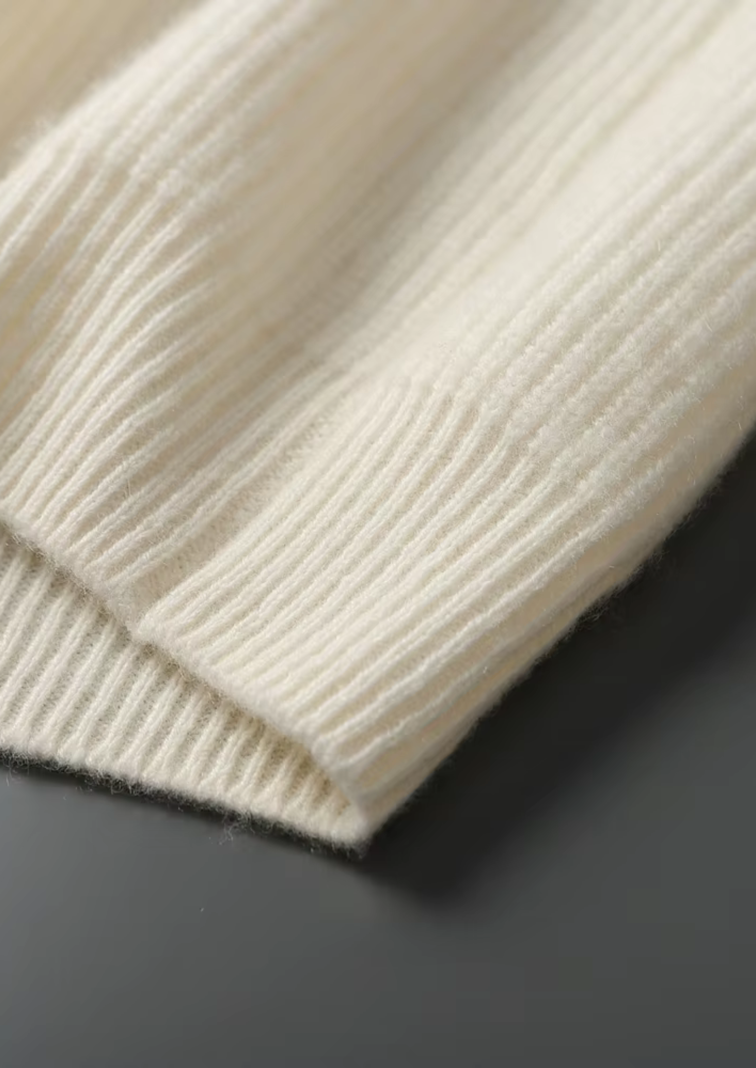 Men’s Ribbed V-Neck Knit Sweater in Cashmere